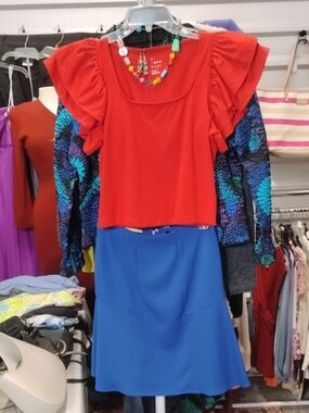 Complete Ensemble -Gianni Bini Blue Skirt, Red Ruffle Cropped Top & accessories